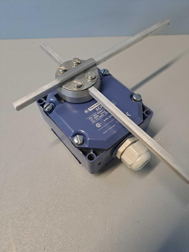 TÉLÉMÉCANIQUE  XCRE18