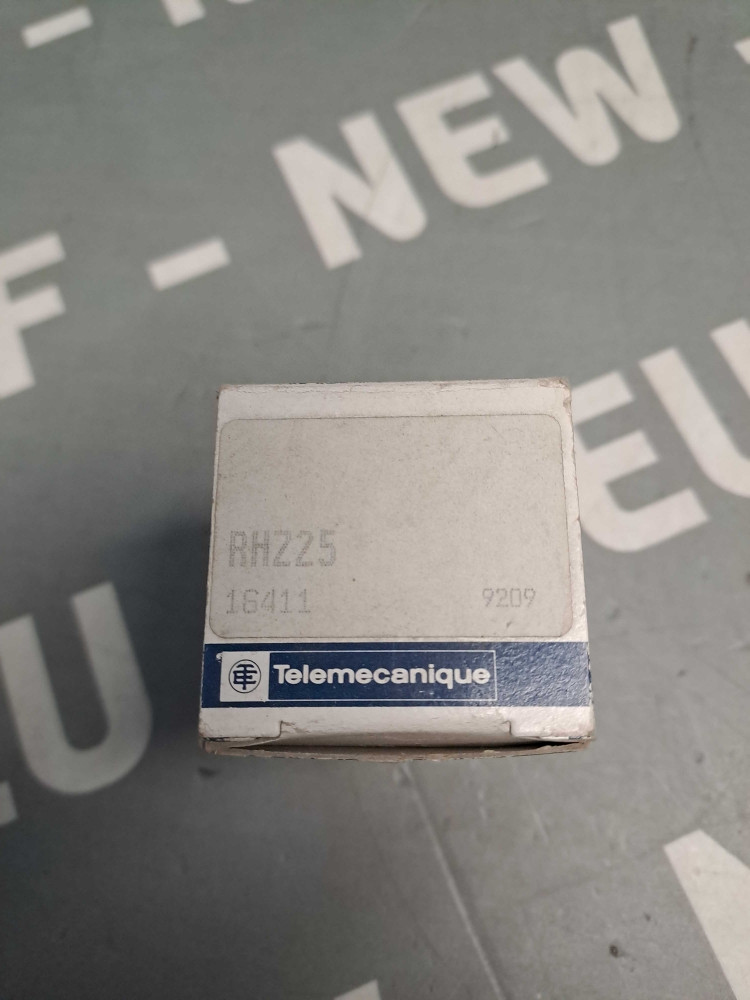 TÉLÉMÉCANIQUE  RHZ25