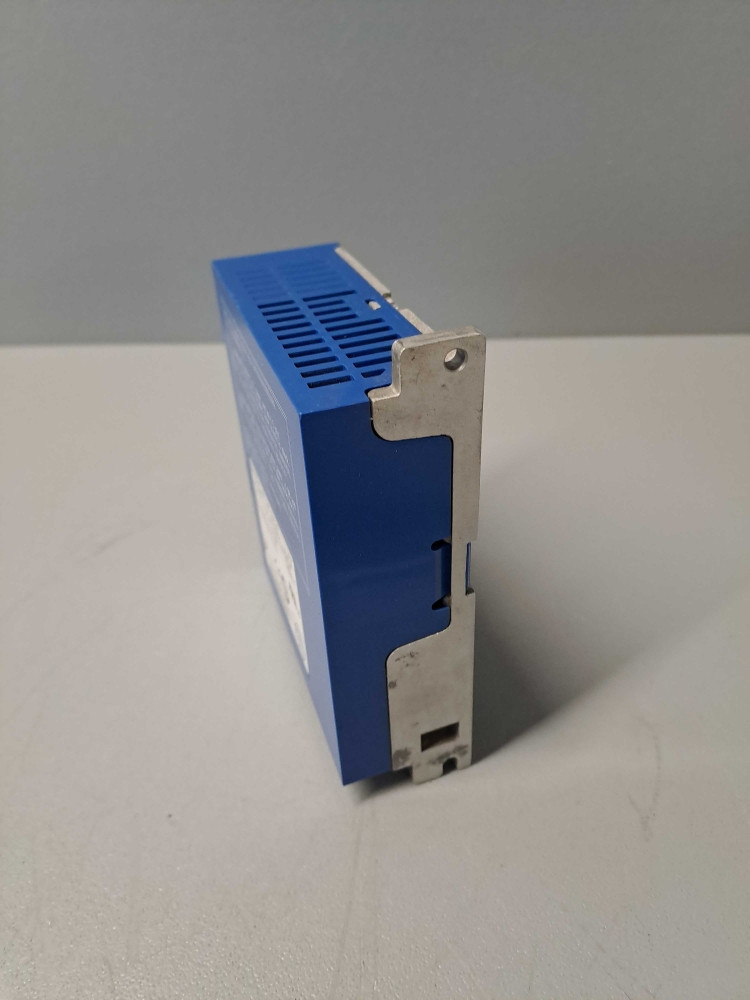 YASKAWA  SJDE04APA0Y