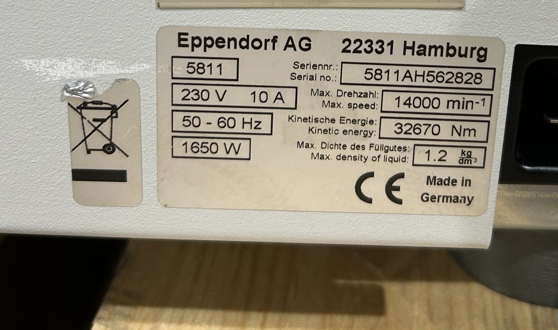 EPPENDORF CAPOT CENTRIFUGE 5810R