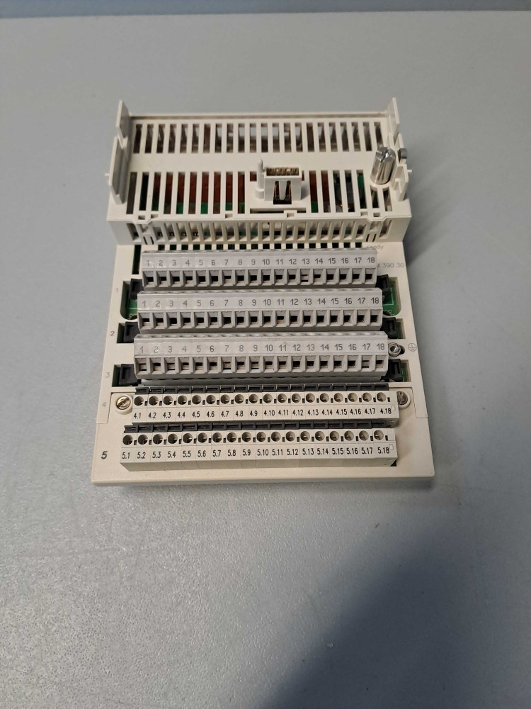 SCHNEIDER  170ADM39030