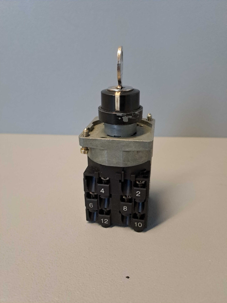 TÉLÉMÉCANIQUE  XBCD10612S11