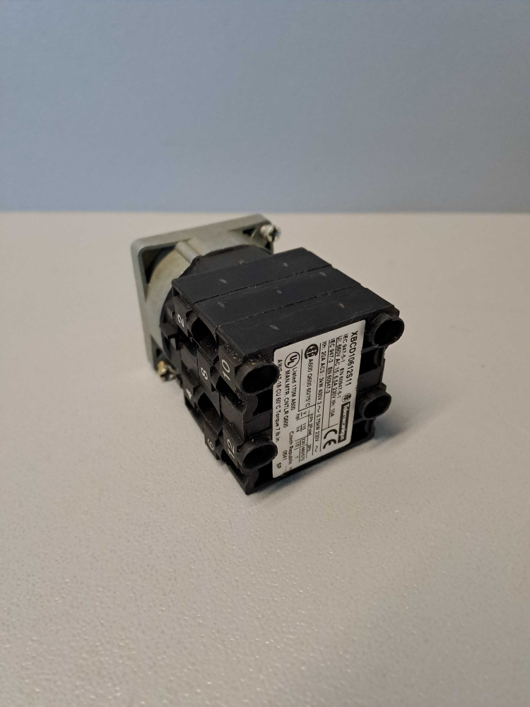 TÉLÉMÉCANIQUE  XBCD10612S11