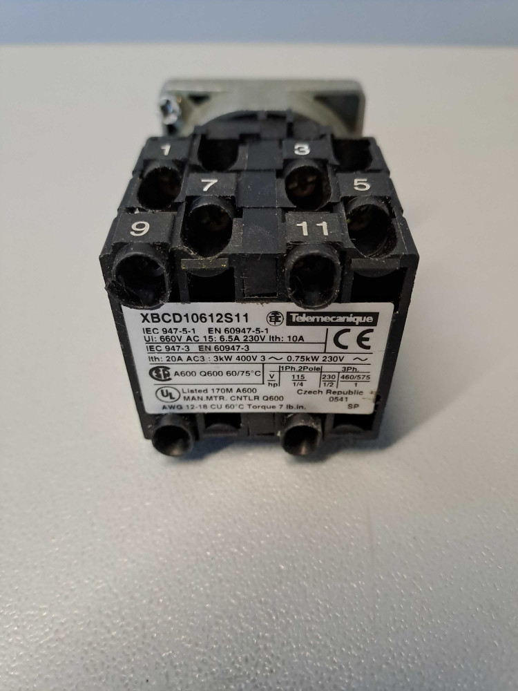 TÉLÉMÉCANIQUE  XBCD10612S11