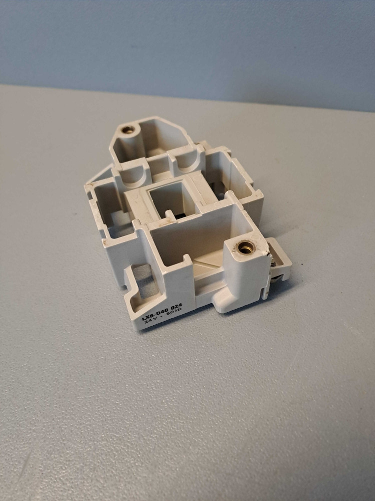 TÉLÉMÉCANIQUE  LX6D40024