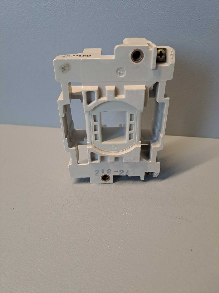 TÉLÉMÉCANIQUE  LX6D40024