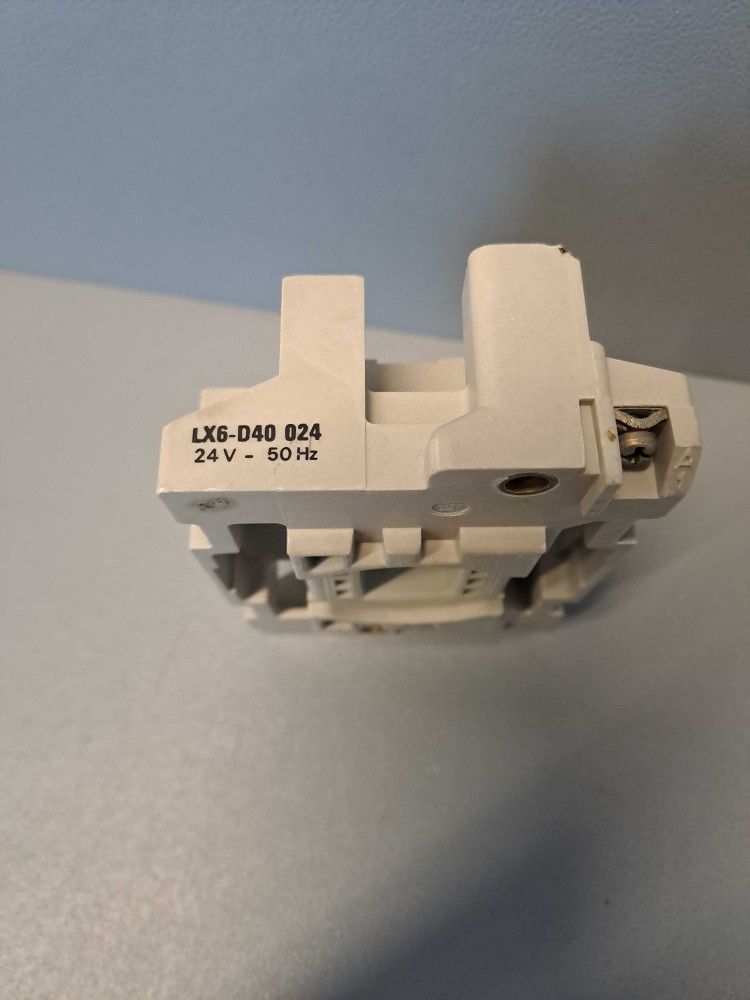 TÉLÉMÉCANIQUE  LX6D40024