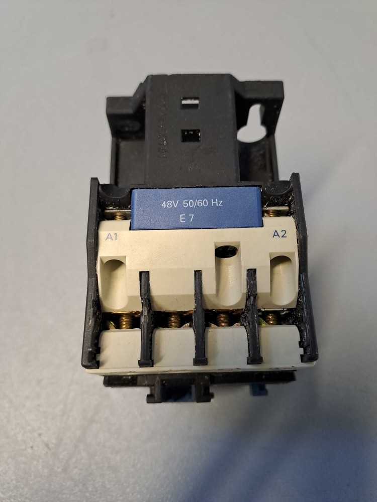 TÉLÉMÉCANIQUE  LC1D2510E7