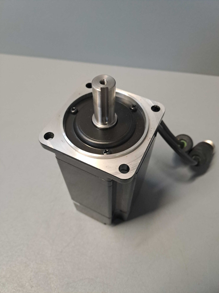 YASKAWA  SGMAH08AAA61DOY