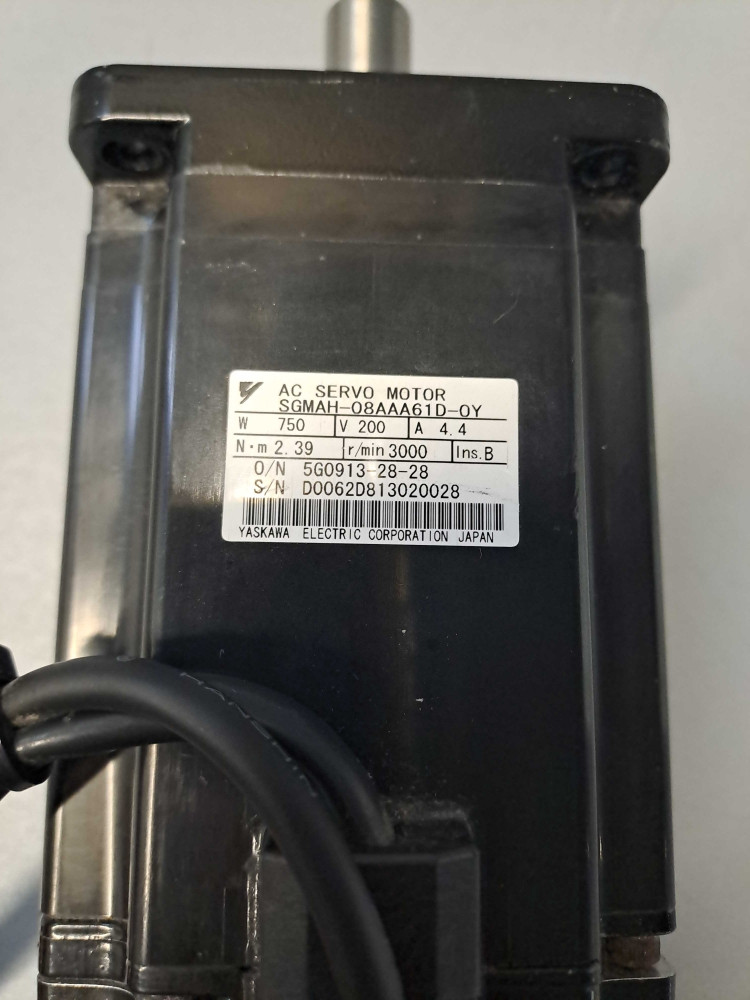 YASKAWA  SGMAH08AAA61DOY
