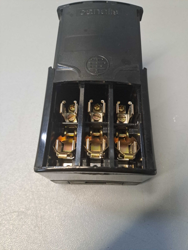 TÉLÉMÉCANIQUE  KJOCF42000