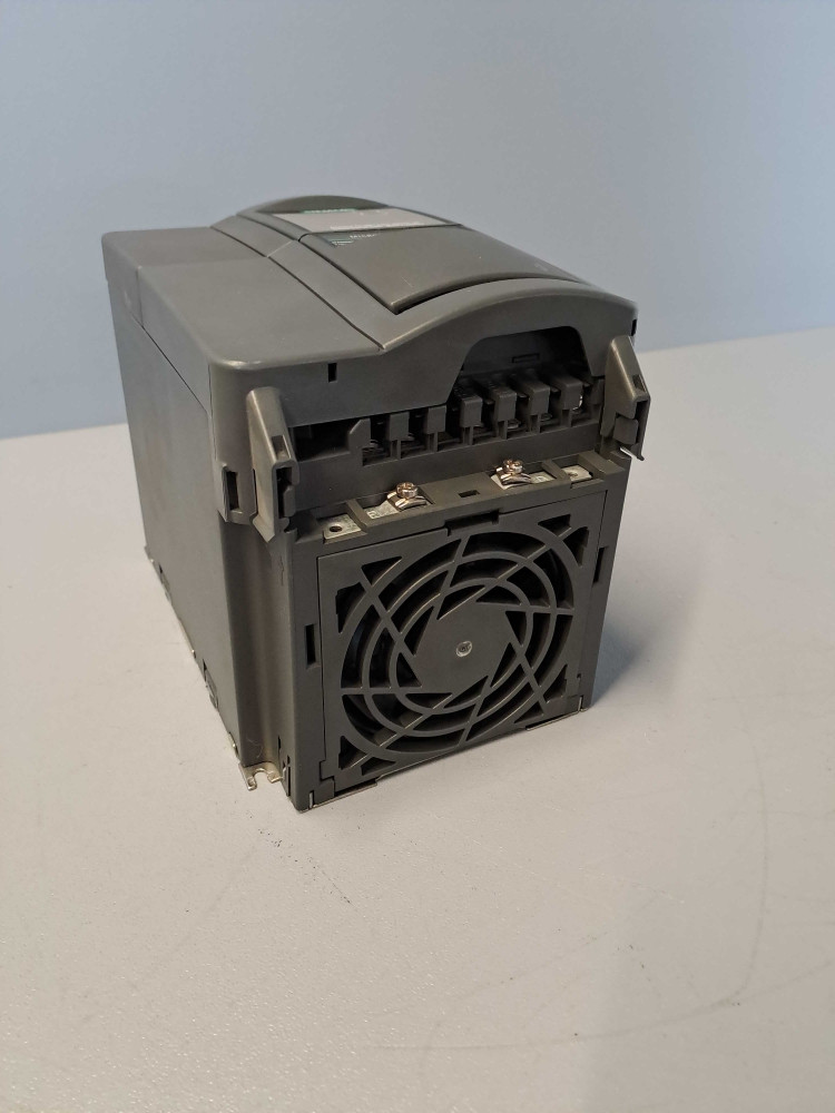 SIEMENS  6SE64402AD230BA1