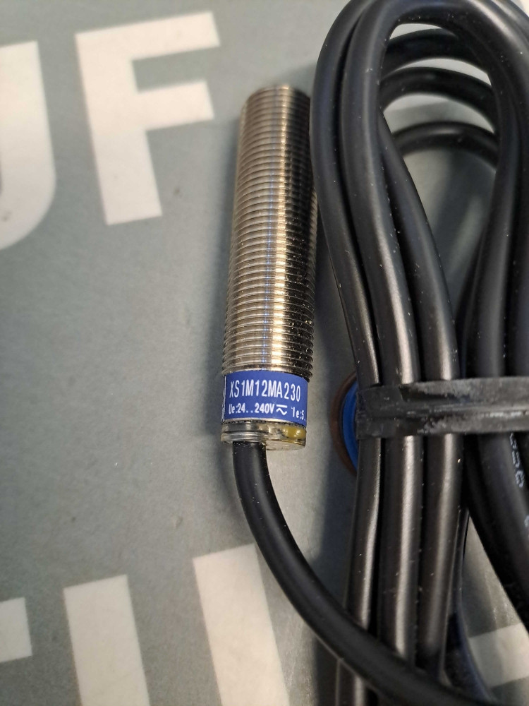 TÉLÉMÉCANIQUE  XS1M12MA230