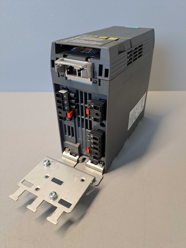 SIEMENS  6SL32101KE158UF2