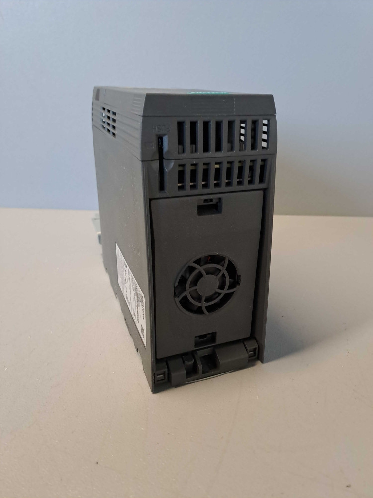 SIEMENS  6SL32101KE158UF2