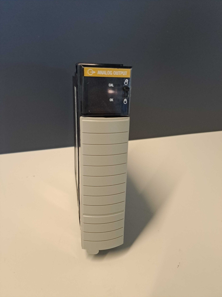 ALLEN-BRADLEY  17560F8