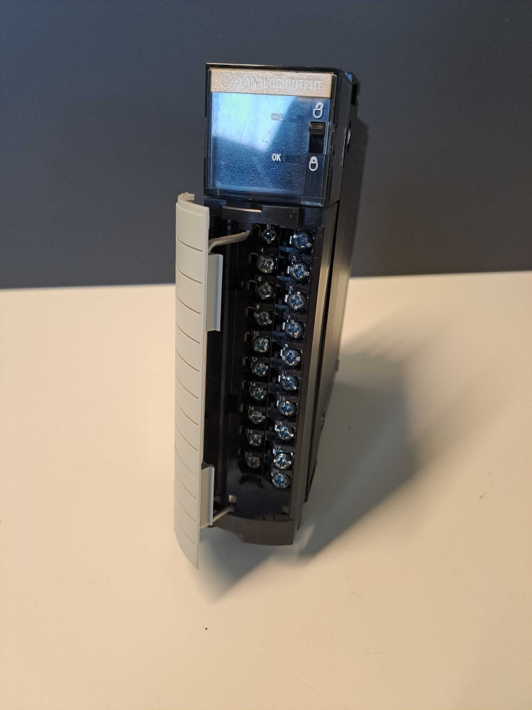 ALLEN-BRADLEY  17560F8