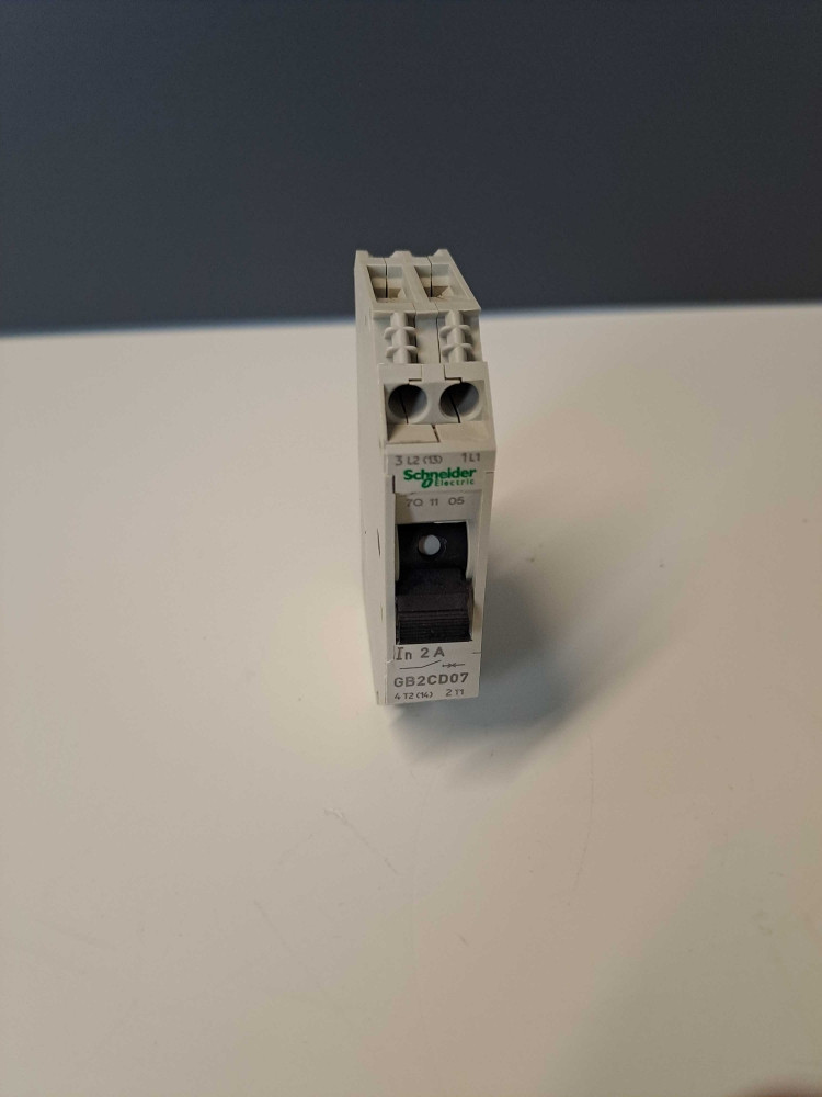 SCHNEIDER  GB2CD07