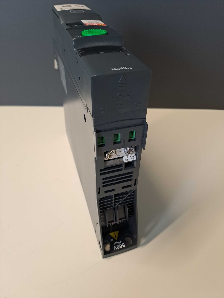 SCHNEIDER  ATV320U07N4B