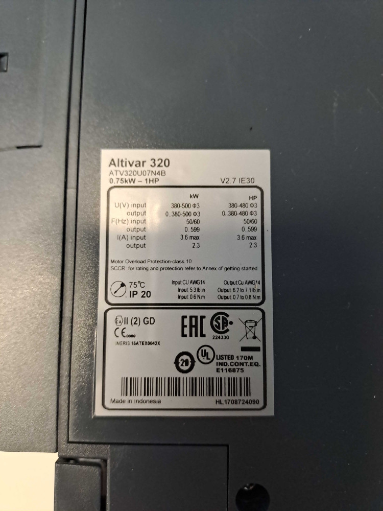 SCHNEIDER  ATV320U07N4B