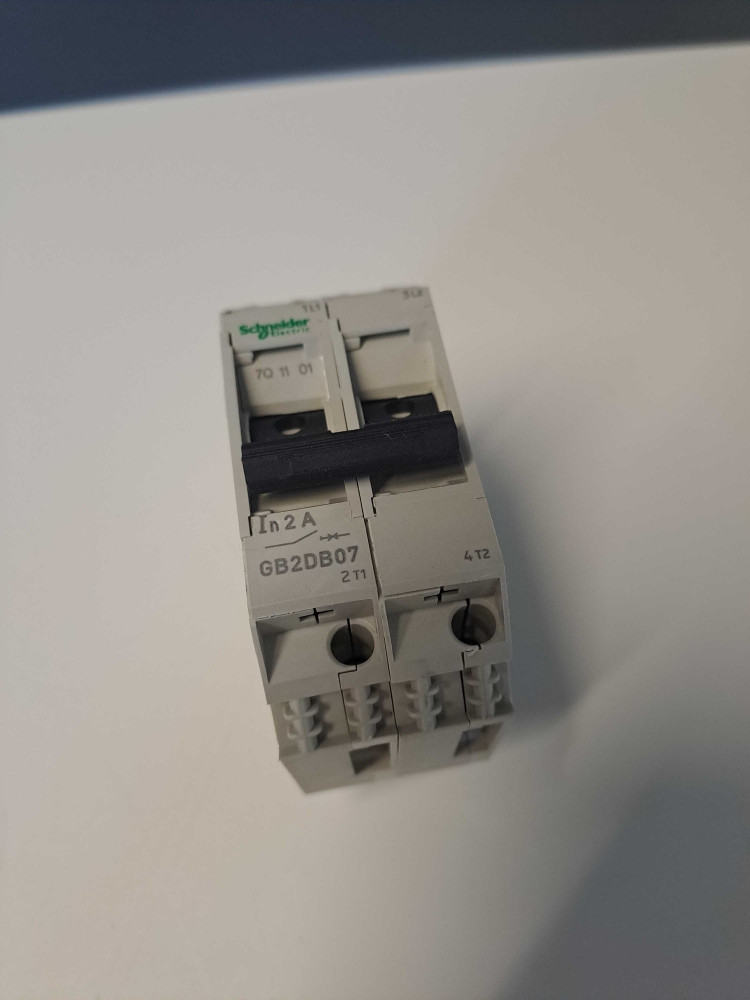 SCHNEIDER  GB2DB07