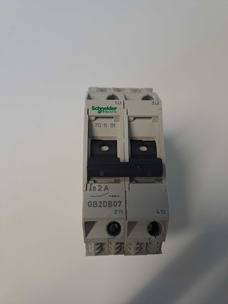 SCHNEIDER  GB2DB07
