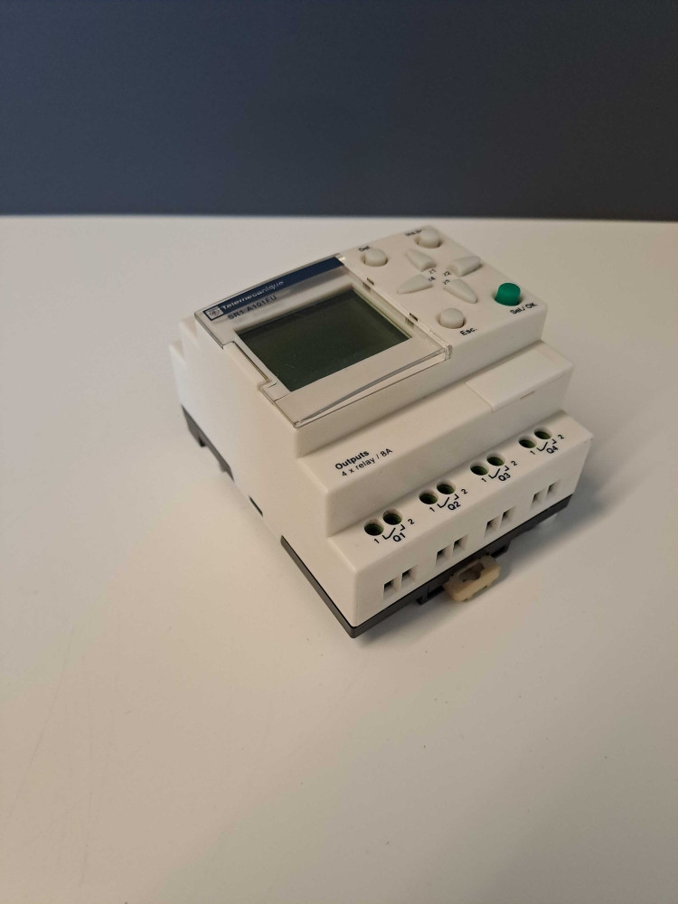 SCHNEIDER  SR1A101FU