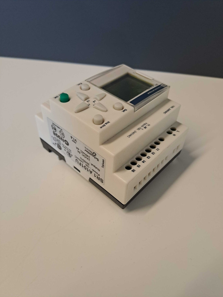 SCHNEIDER  SR1A101FU