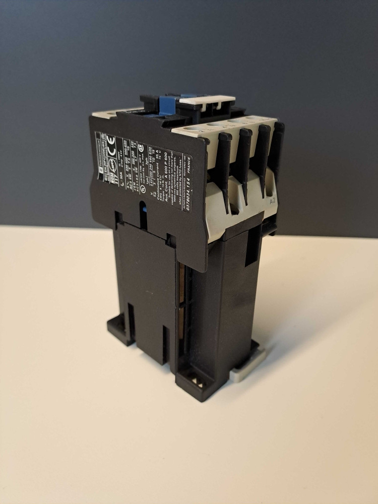 TÉLÉMÉCANIQUE  LP1D1810BD