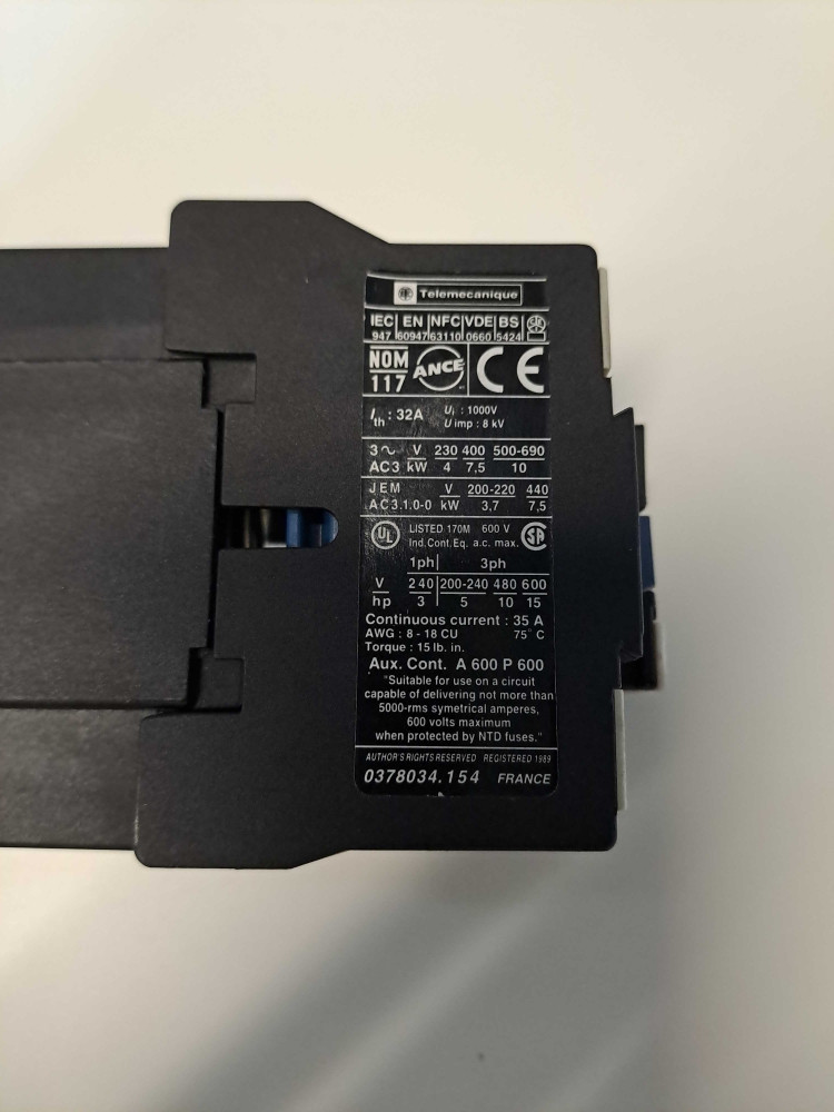 TÉLÉMÉCANIQUE  LP1D1810BD