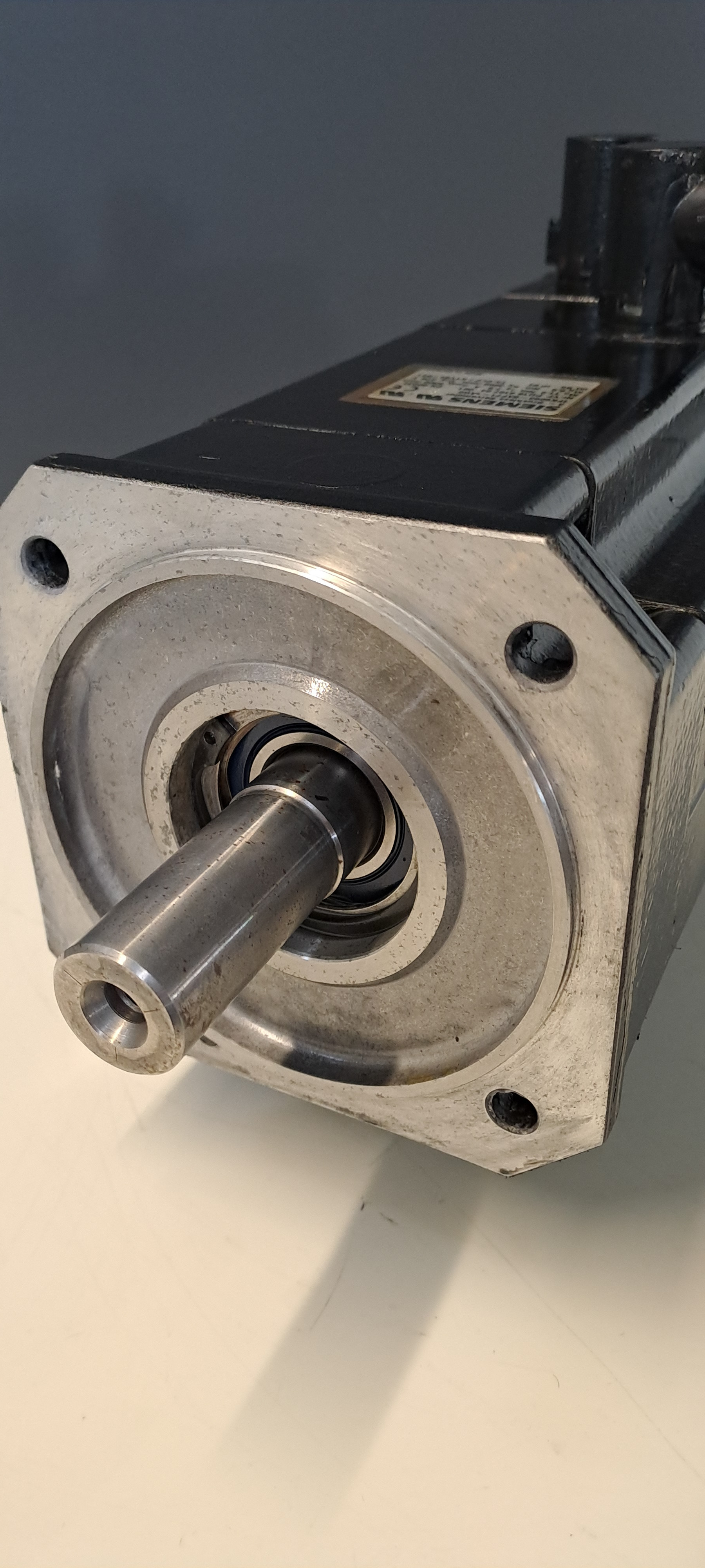 SIEMENS  1FK60636AF711AG0