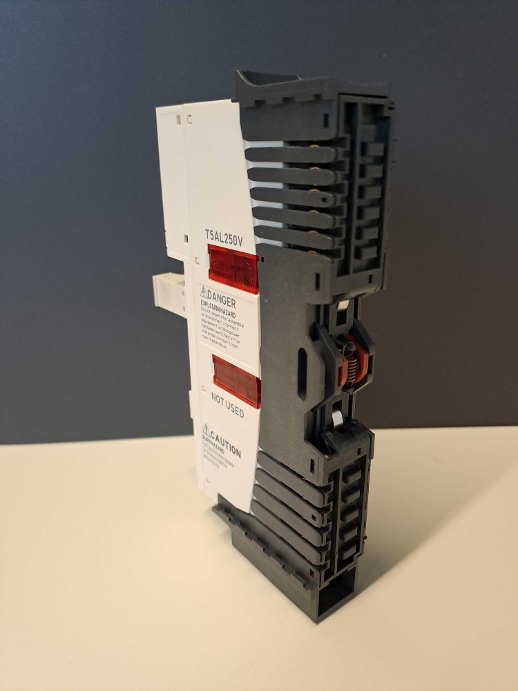 TÉLÉMÉCANIQUE  STBPDT3105