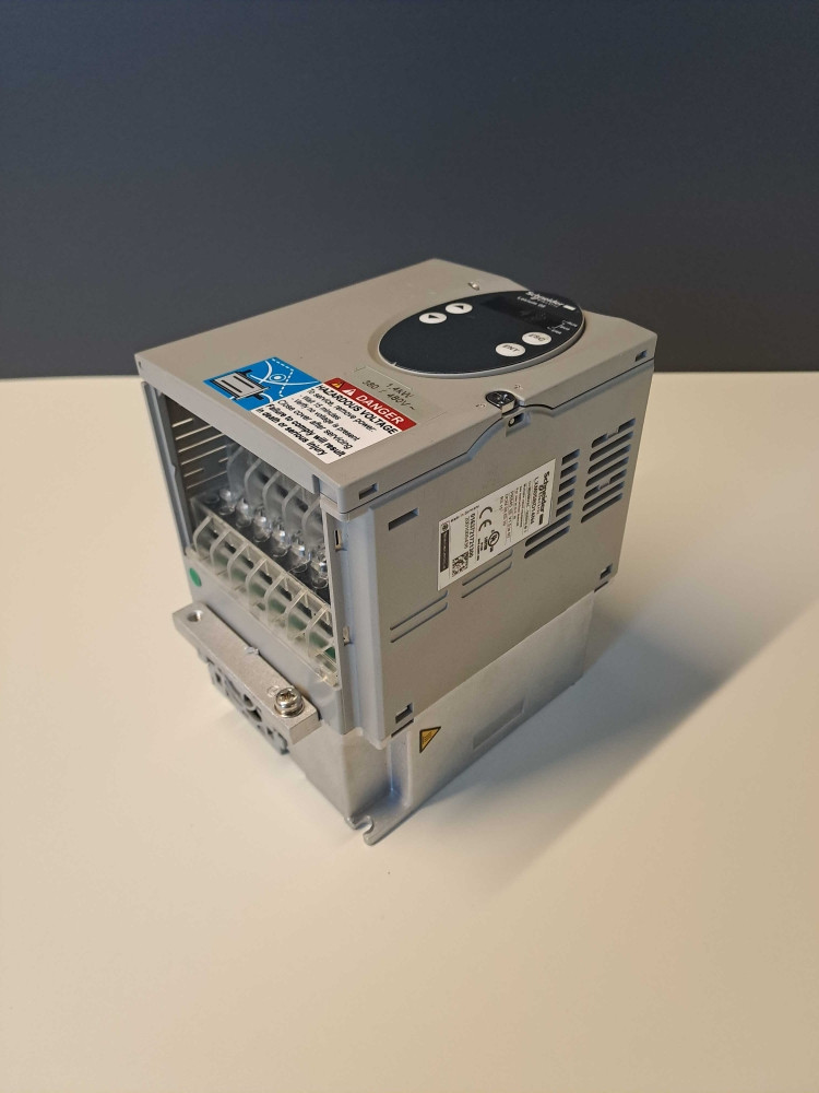 SCHNEIDER  LXM05BD14N4