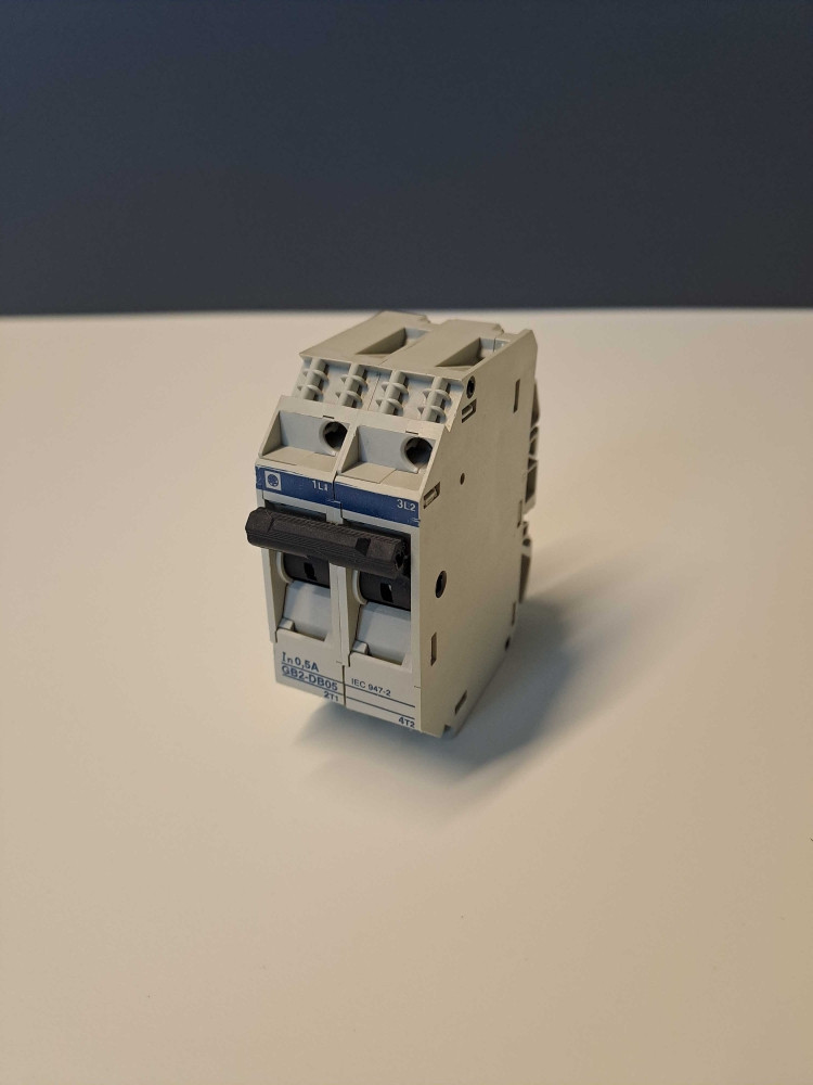 TÉLÉMÉCANIQUE  GB2-DB05