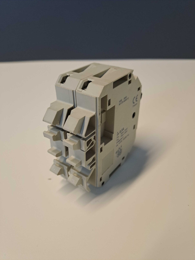 TÉLÉMÉCANIQUE  GB2-DB05