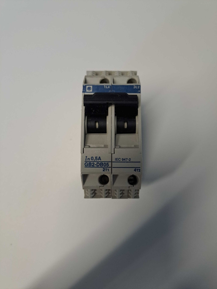 TÉLÉMÉCANIQUE  GB2-DB05