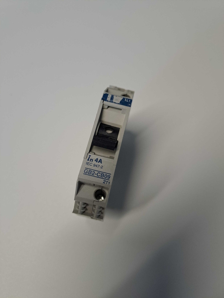 TÉLÉMÉCANIQUE  GB2-CB09