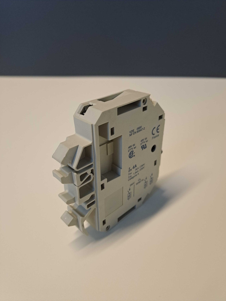 TÉLÉMÉCANIQUE  GB2-CB09