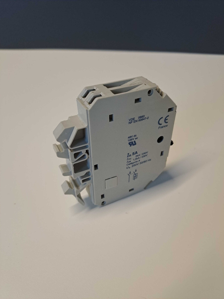 TÉLÉMÉCANIQUE  GB2-CD10