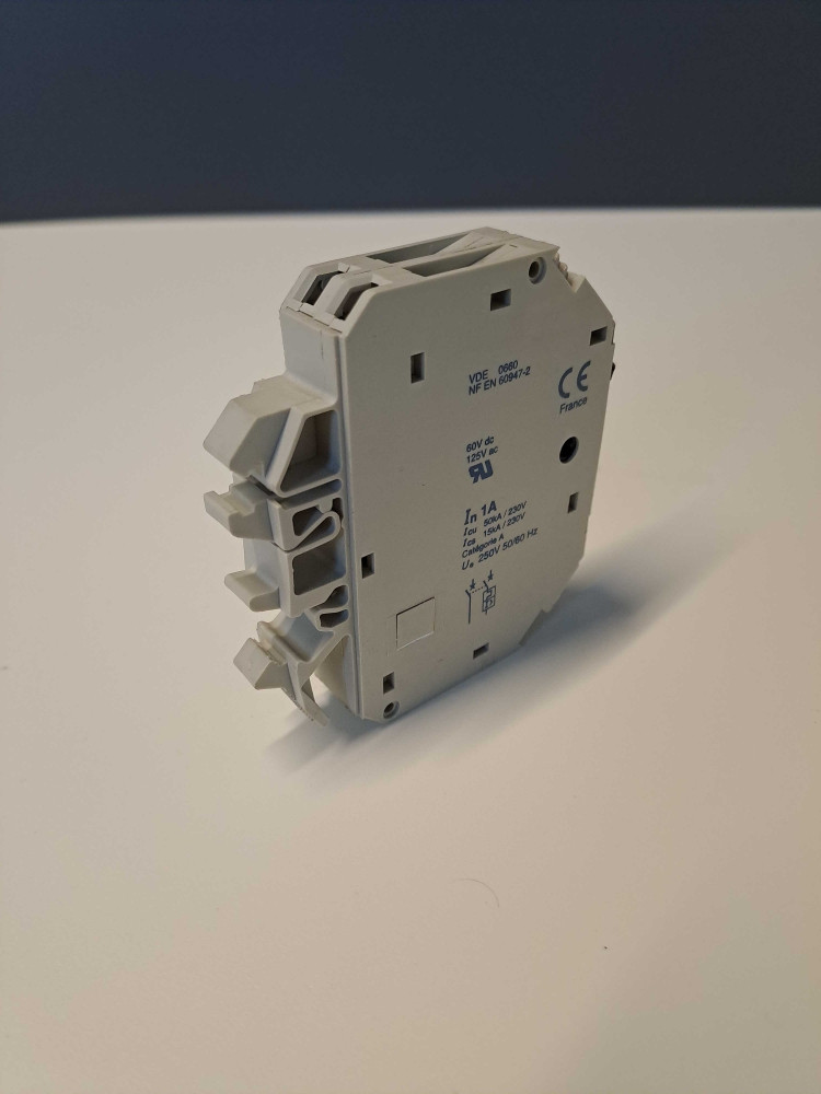 TÉLÉMÉCANIQUE  GB2-CD06