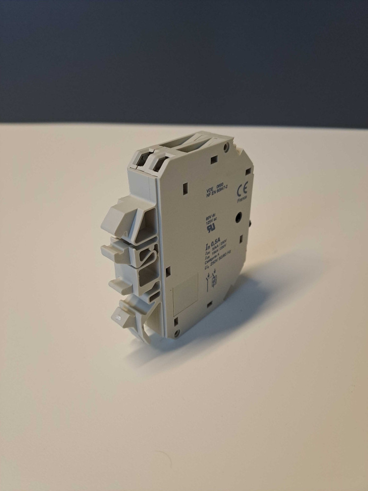 TÉLÉMÉCANIQUE  GB2-CD05