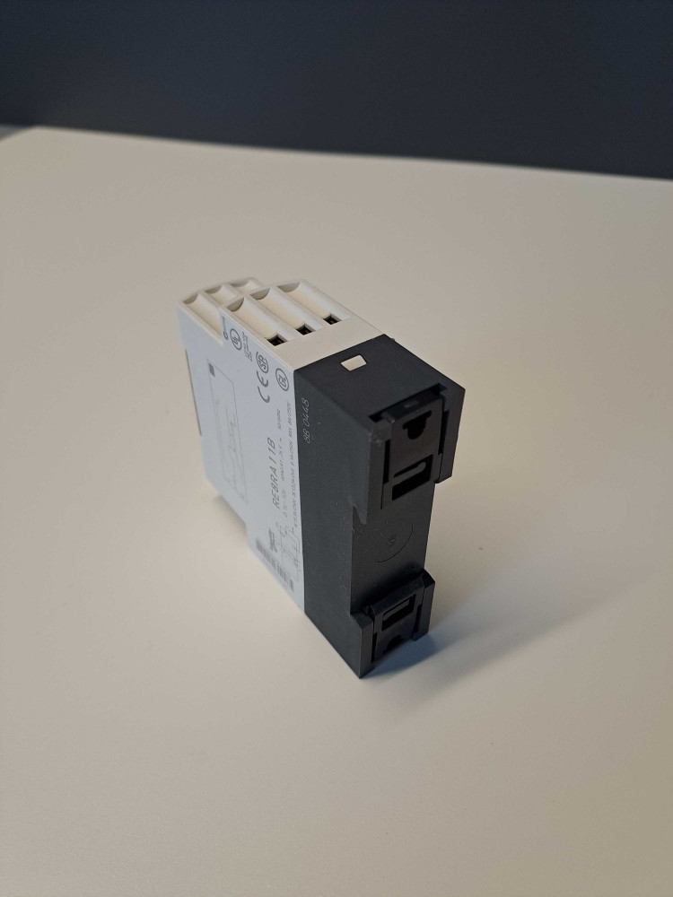 TÉLÉMÉCANIQUE  RE8RA11B