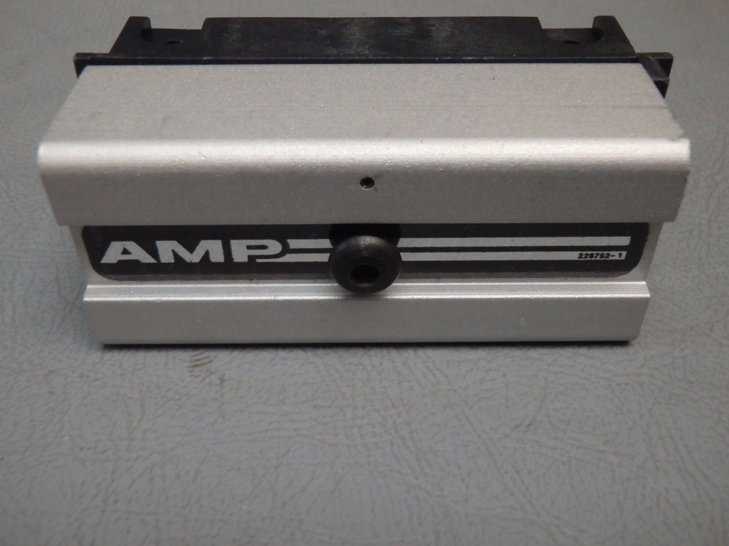 AMP 228752-1