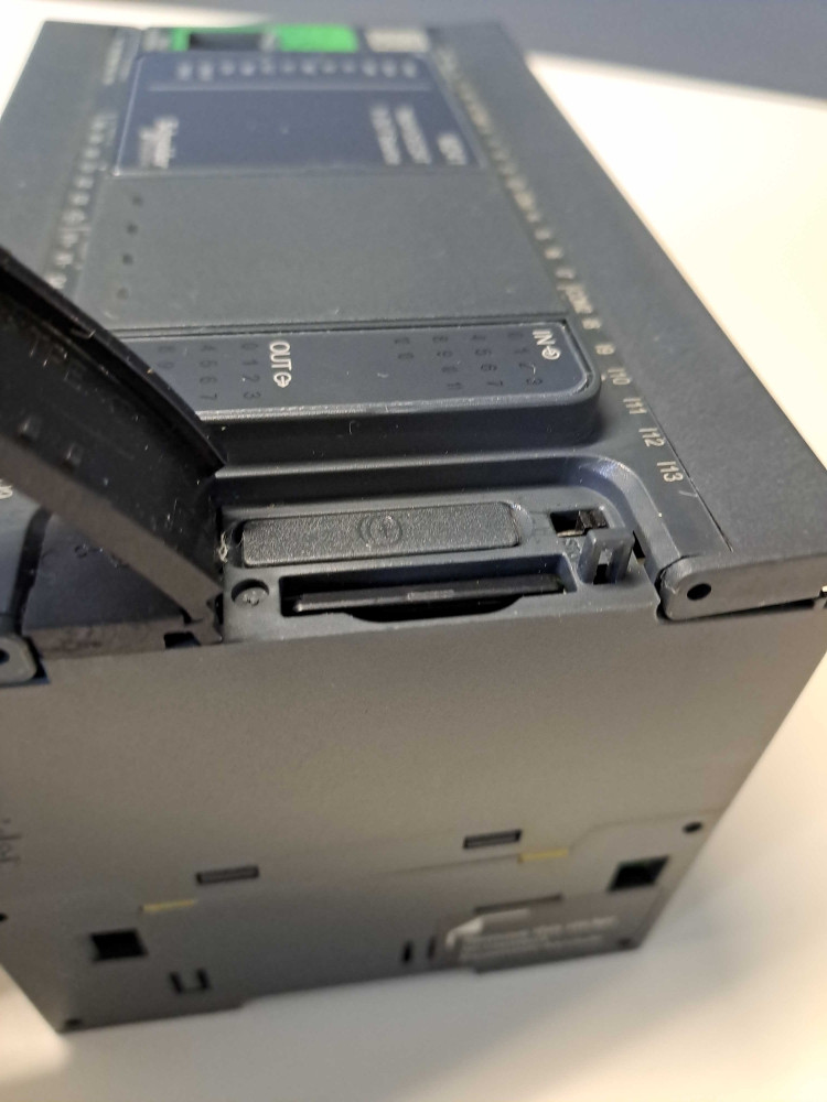 SCHNEIDER  TM241CEC24T