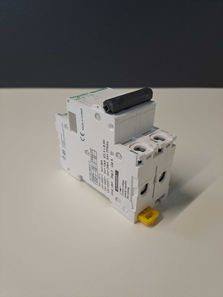 SCHNEIDER  C60HDCC10A