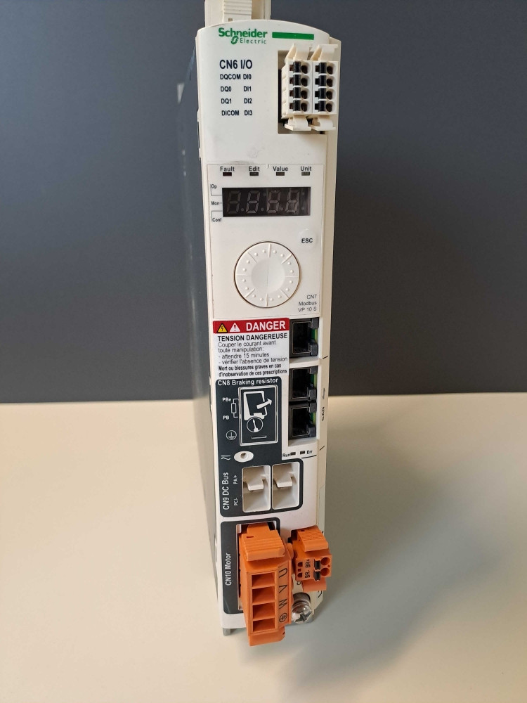 SCHNEIDER  LXM32AU60N4 + BSH0553P01A2A + CABLES