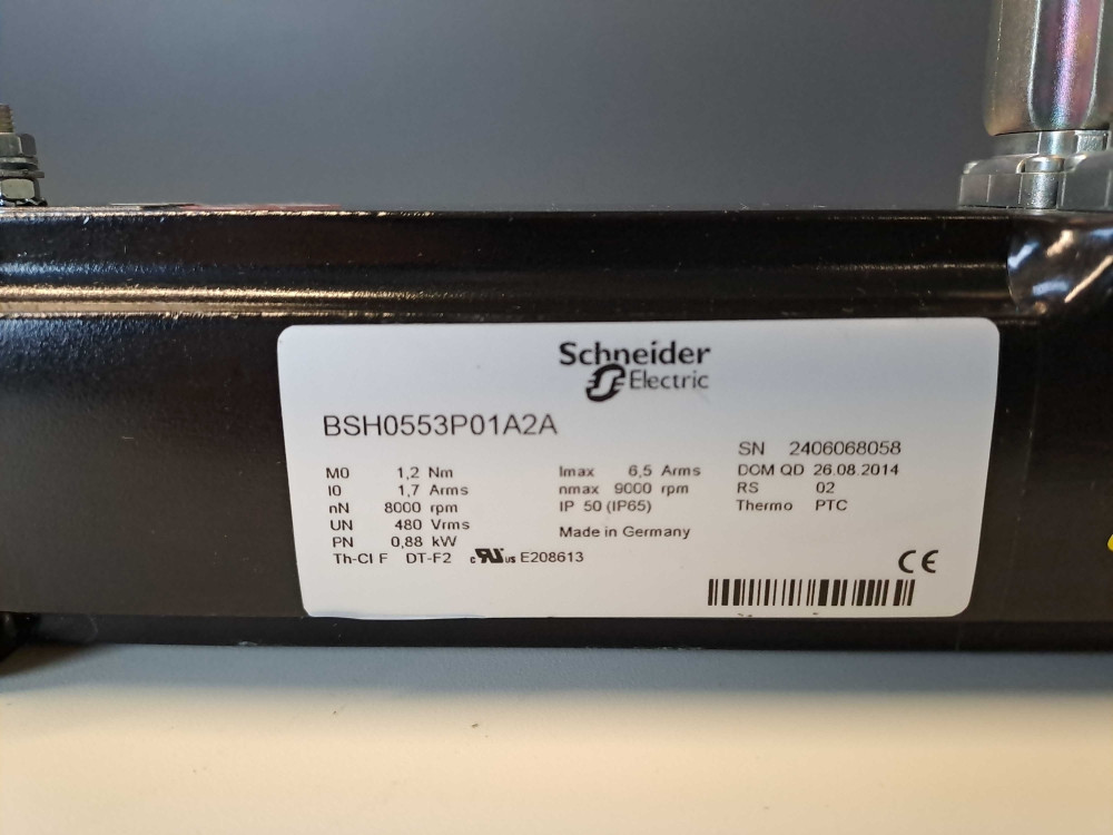 SCHNEIDER  LXM32AU60N4 + BSH0553P01A2A + CABLES