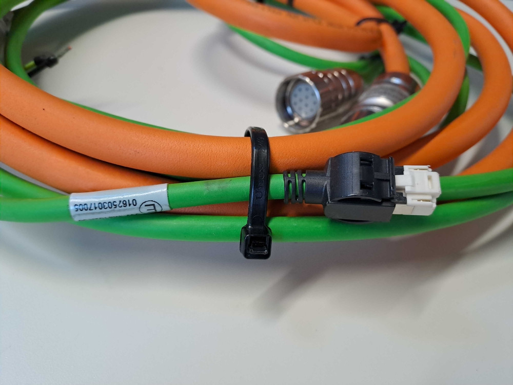 SCHNEIDER  LXM32AU60N4 + BSH0553P01A2A + CABLES