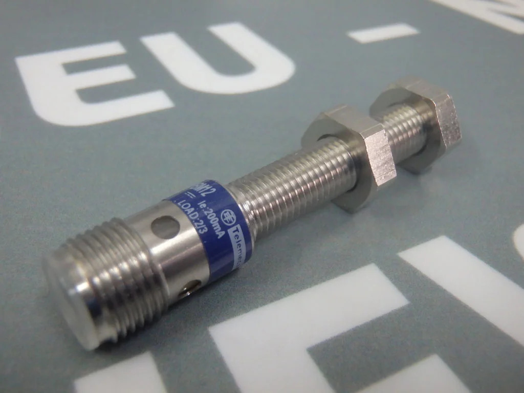 TÉLÉMÉCANIQUE  XS608B1PBM12