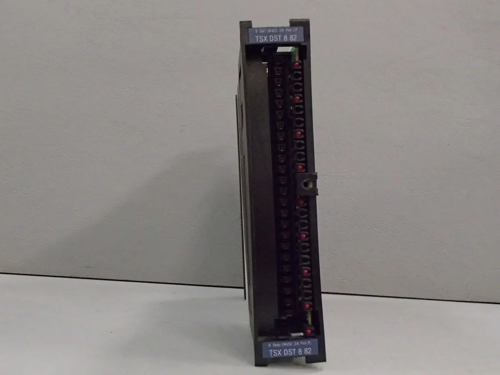 TÉLÉMÉCANIQUE  TSXDST882